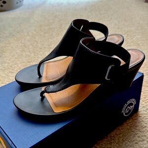 White Mountain Black Leather Wedge Sandals with an elastic strap